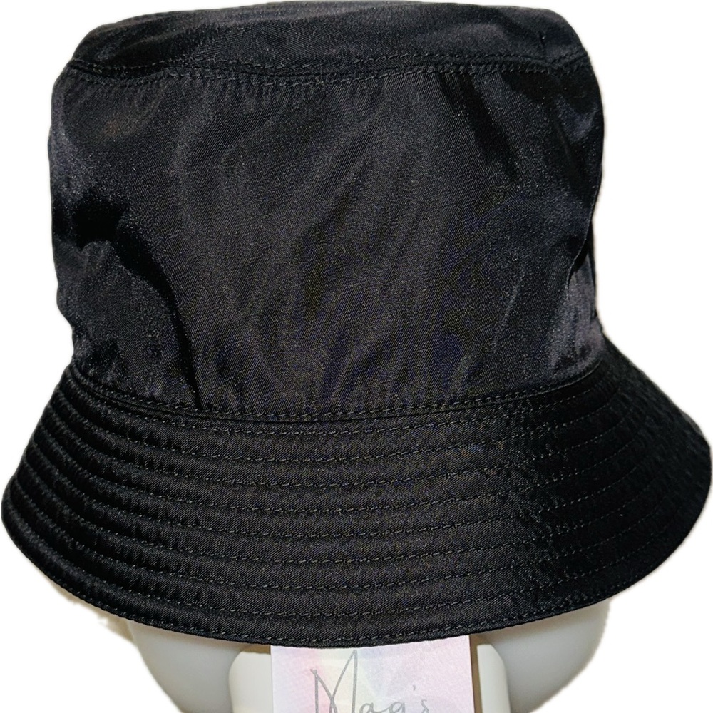 Prada: Triangle Logo Re-Nylon Edition Bucket Hat - Picture 10 of 17